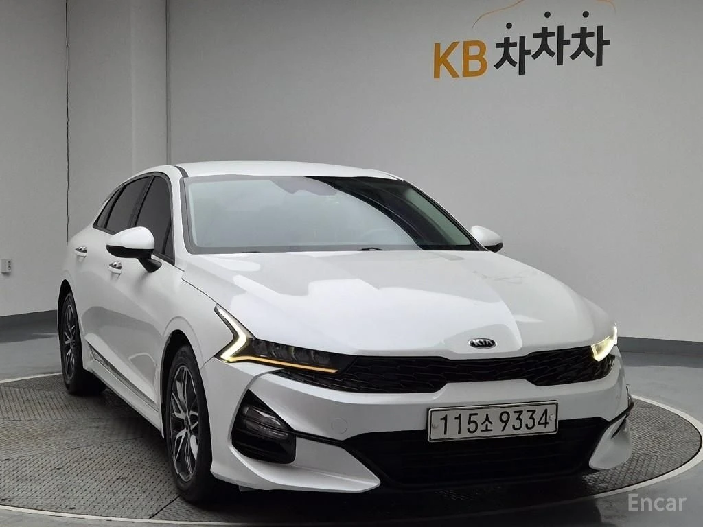 Kia K5 2.0 Trendy* ПОДГРЕВ* КАМЕРА* KEYLESS* КРАЙНА ЦЕНА*, снимка 2 - Автомобили и джипове - 54497474