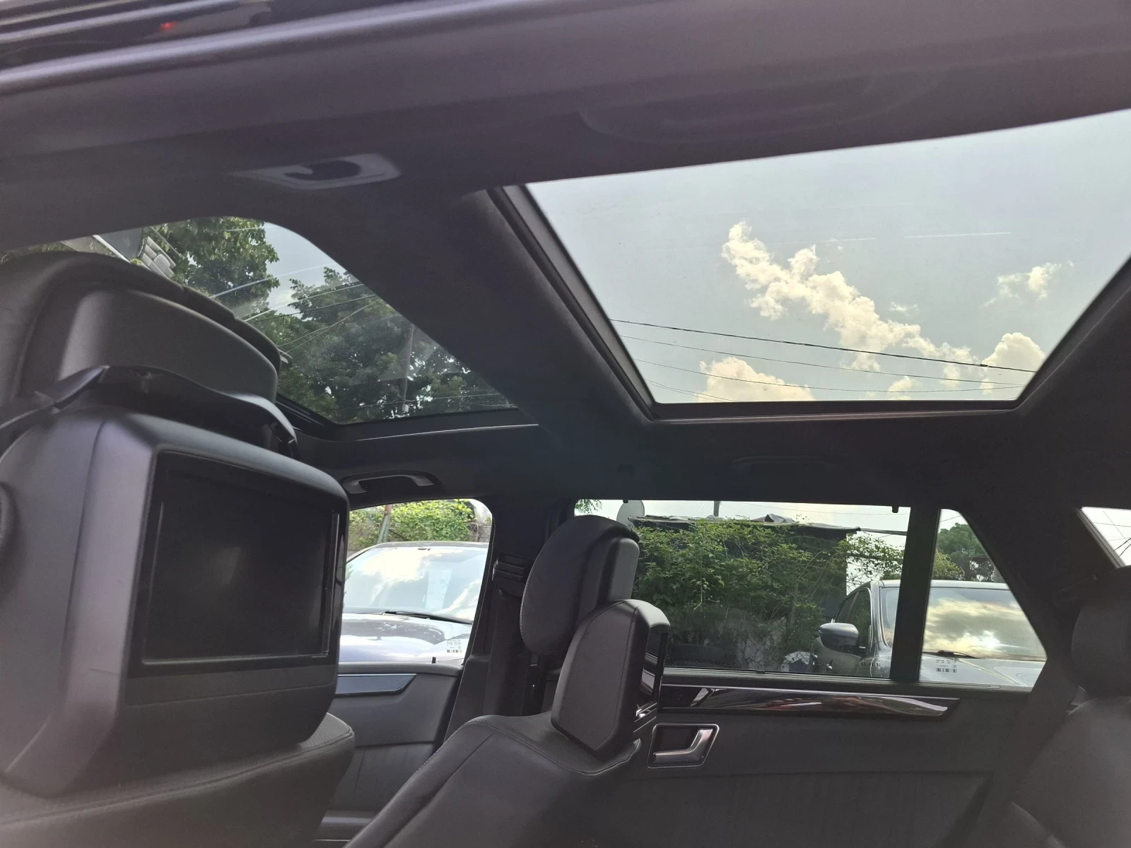 Mercedes-Benz E 350 4 MATIC, снимка 13 - Автомобили и джипове - 54801531