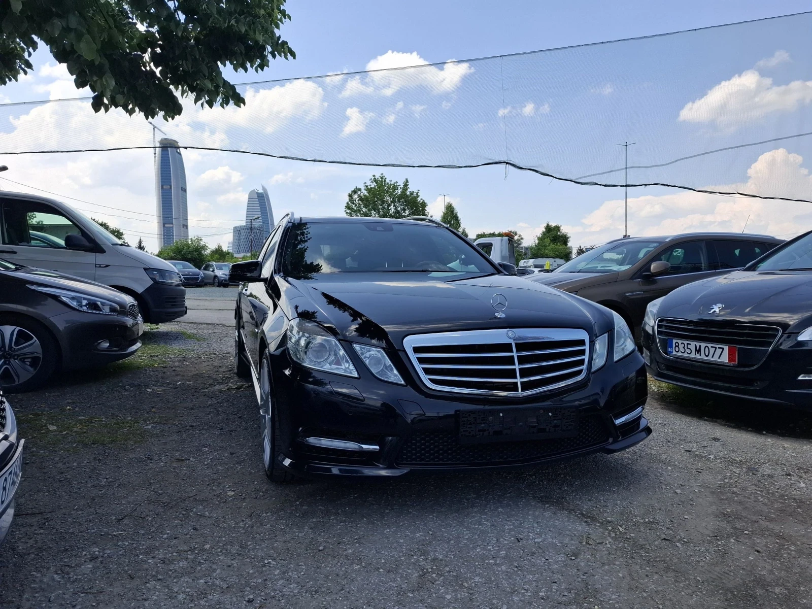 Mercedes-Benz E 350 4 MATIC, снимка 3 - Автомобили и джипове - 54801531