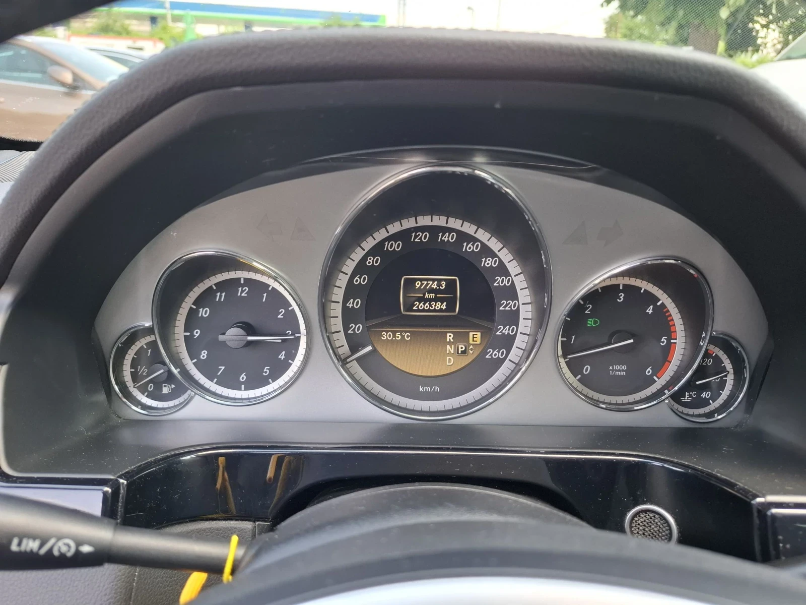 Mercedes-Benz E 350 4 MATIC, снимка 12 - Автомобили и джипове - 54801531