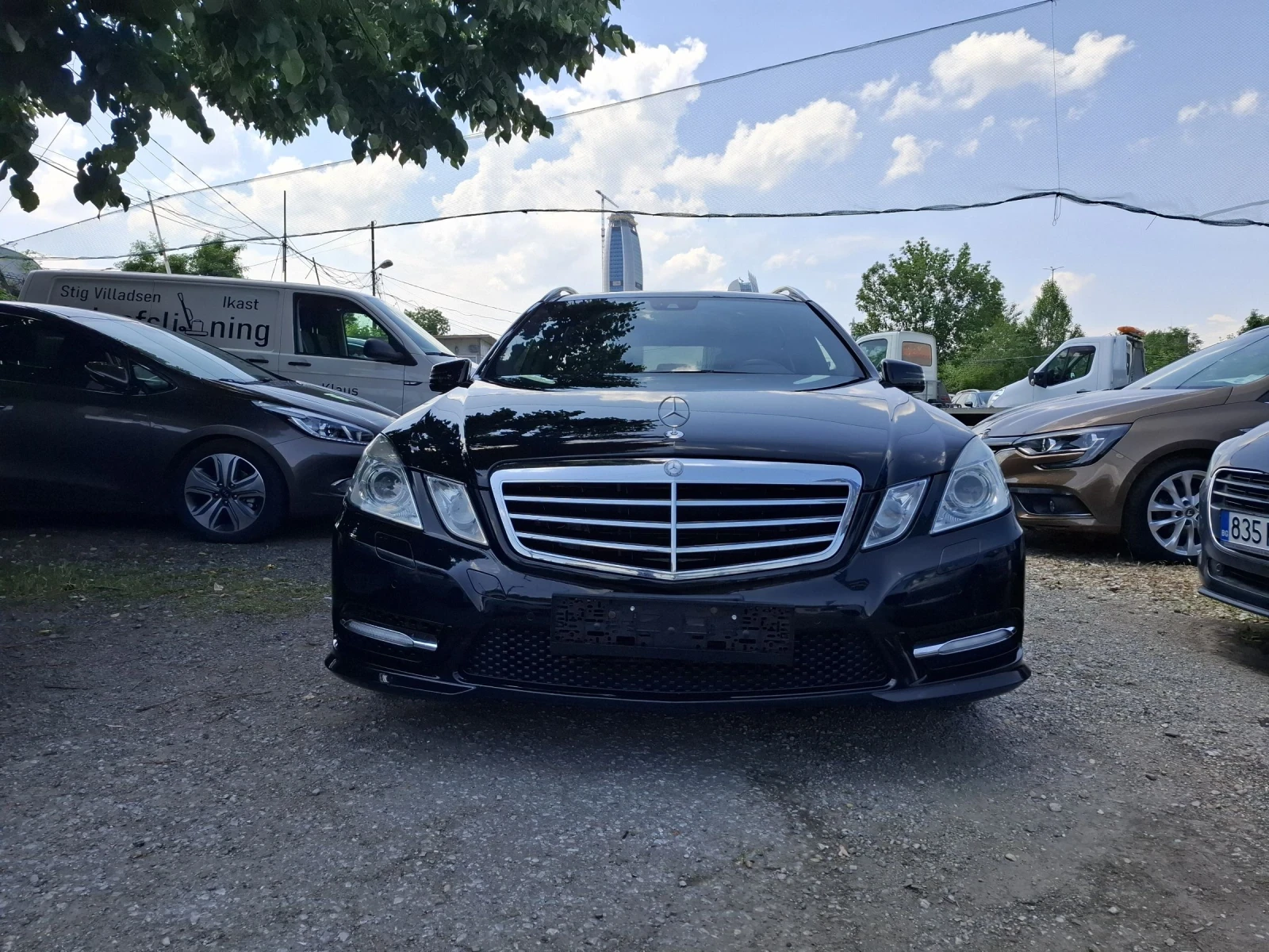 Mercedes-Benz E 350 4 MATIC, снимка 2 - Автомобили и джипове - 54801531