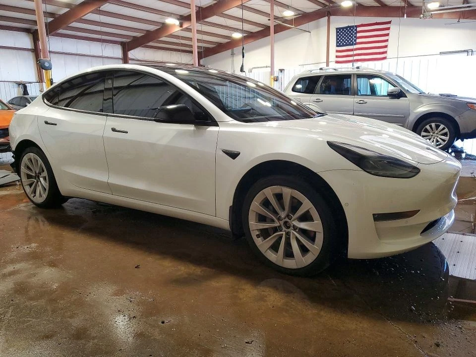 Tesla Model 3, снимка 4 - Автомобили и джипове - 54818790