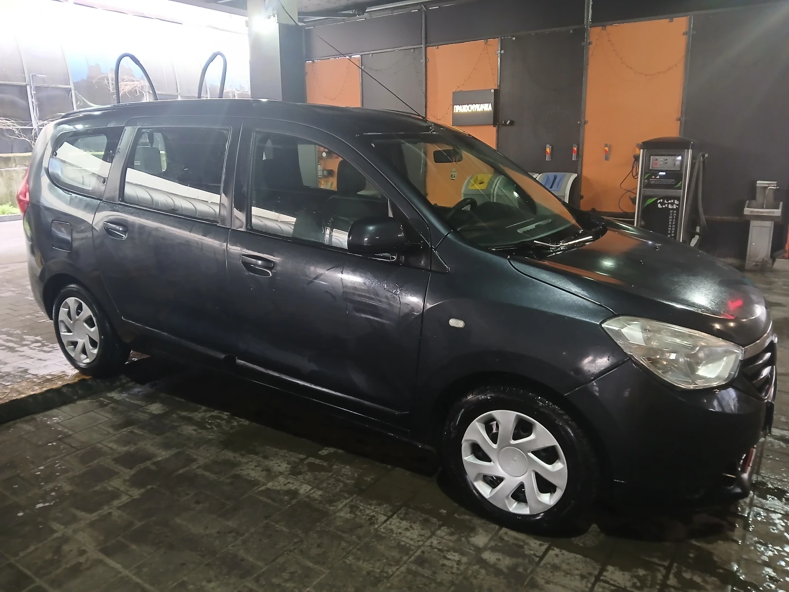 Dacia Lodgy 1.5 DCI, снимка 2 - Автомобили и джипове - 55142776