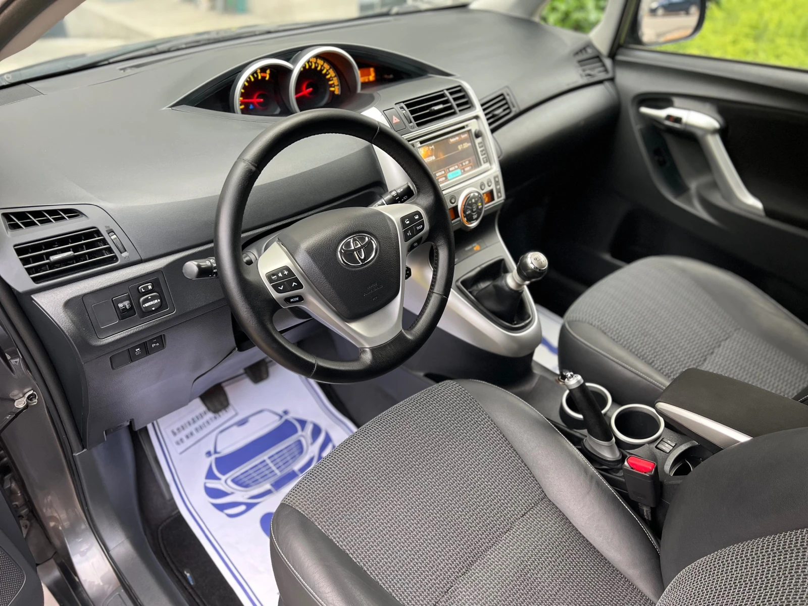 Toyota Verso 2.0 D4D 126к.с. * Panorama* KEYLESS* КОЖА* JAPAN* , снимка 6 - Автомобили и джипове - 55660268