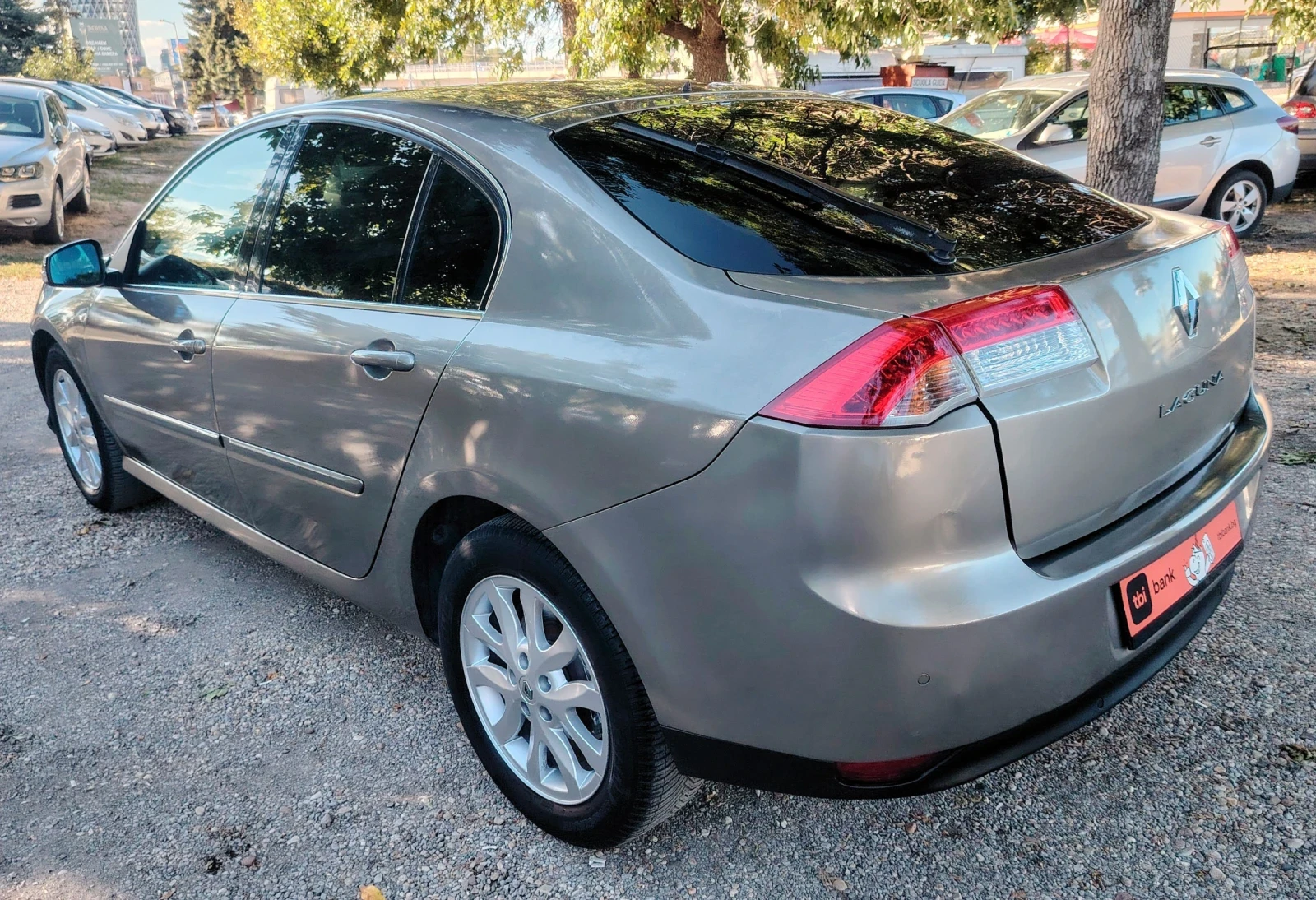 Renault Laguna 2.0DCI/INITIALE, снимка 8 - Автомобили и джипове - 55691086