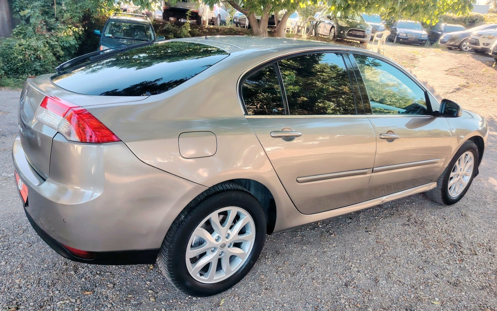 Renault Laguna 2.0DCI/INITIALE, снимка 6 - Автомобили и джипове - 55691086