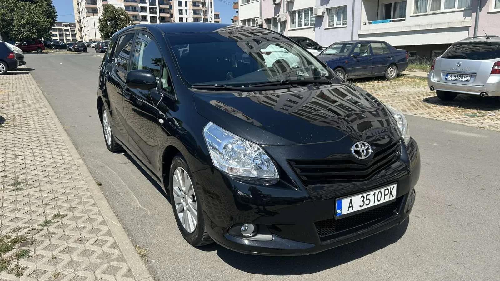 Toyota Verso 1.8 VVTI, снимка 2 - Автомобили и джипове - 55881964