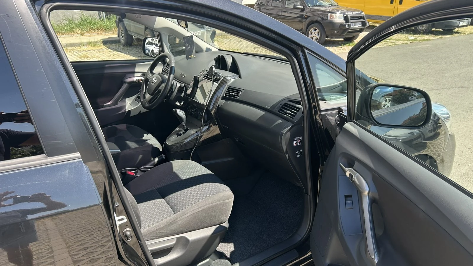 Toyota Verso 1.8 VVTI, снимка 8 - Автомобили и джипове - 55881964