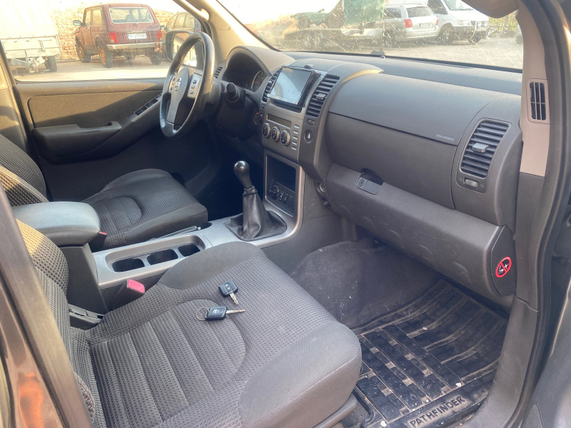 Nissan Pathfinder 2.5 DCI 4X4, снимка 16 - Автомобили и джипове - 46625368