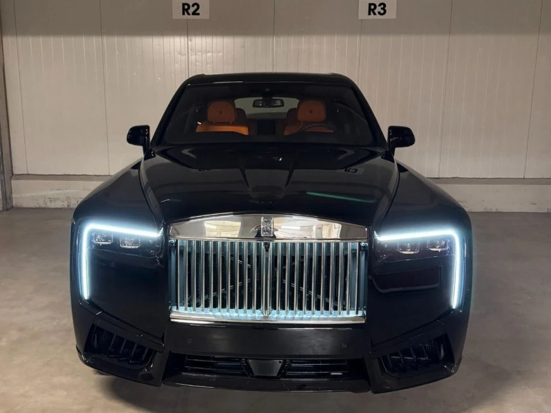 Rolls-Royce Cullinan SERIES II/ FACELIFT/BESPOKE/ 4-SEATS/SHOOTING STAR, снимка 2 - Автомобили и джипове - 48390156