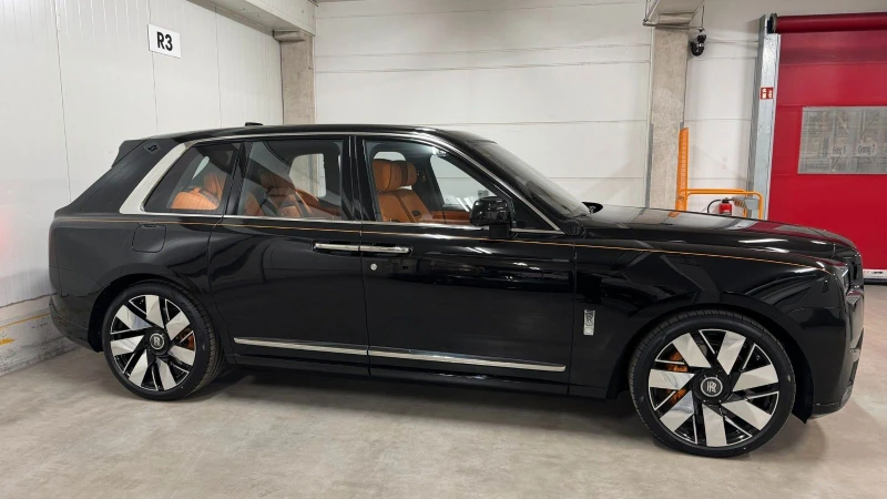 Rolls-Royce Cullinan SERIES II/ FACELIFT/BESPOKE/ 4-SEATS/SHOOTING STAR, снимка 4 - Автомобили и джипове - 48390156