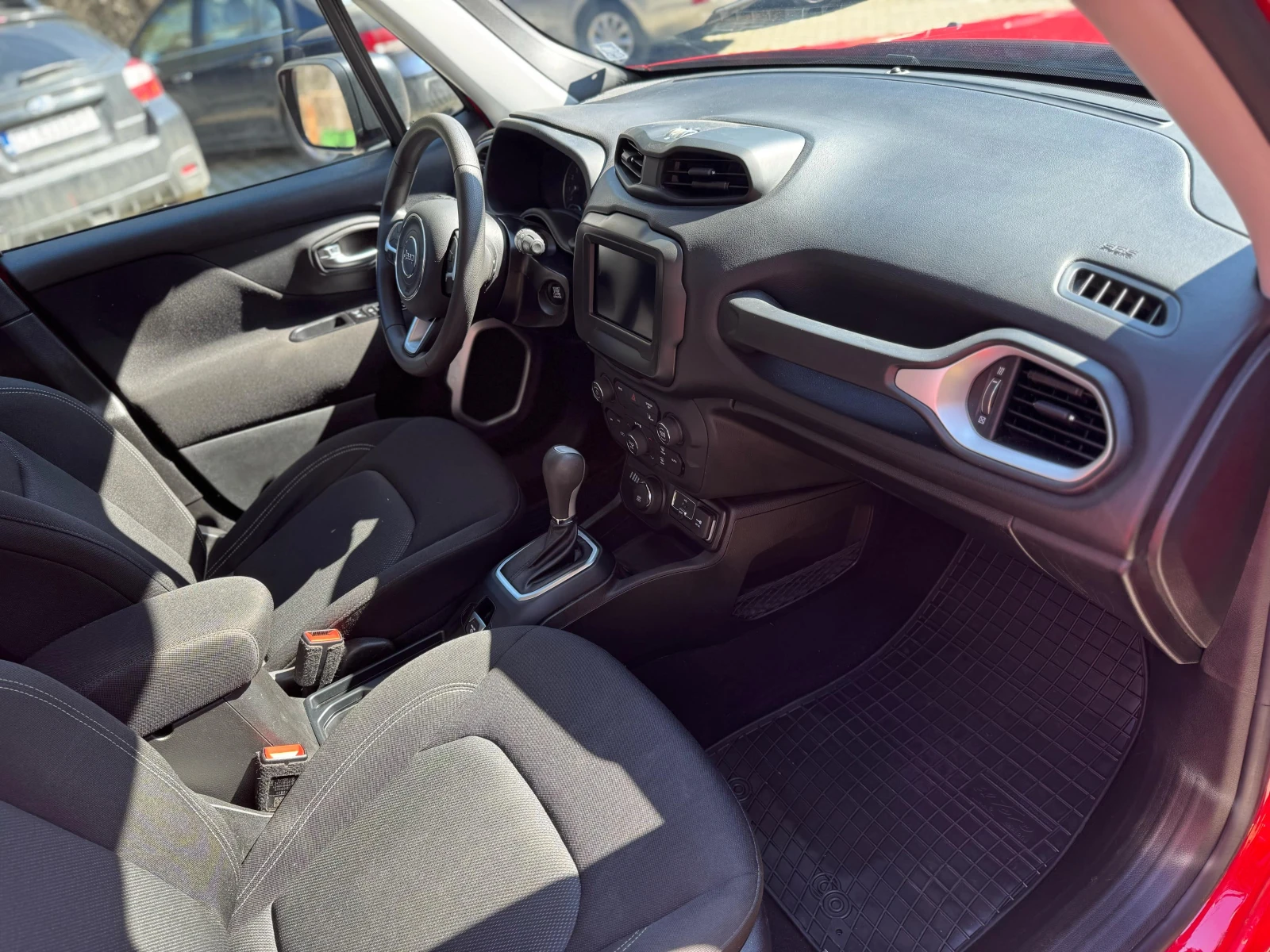 Jeep Renegade JEEPSTER* BLIND SPOT* LANE ASSiST* CARPLAY*  | Mobile.bg — изображение 11