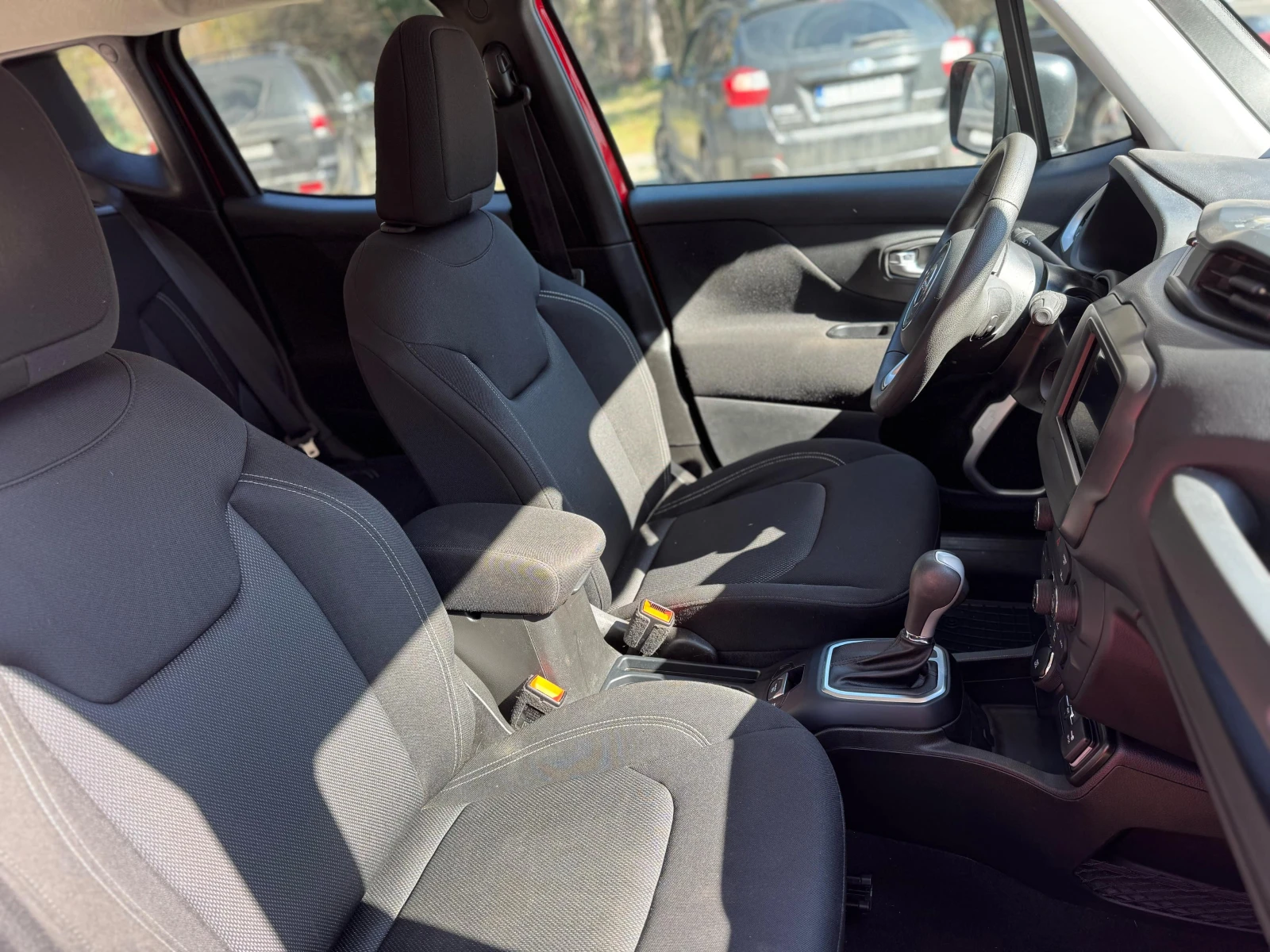 Jeep Renegade JEEPSTER* BLIND SPOT* LANE ASSiST* CARPLAY*  | Mobile.bg — изображение 14