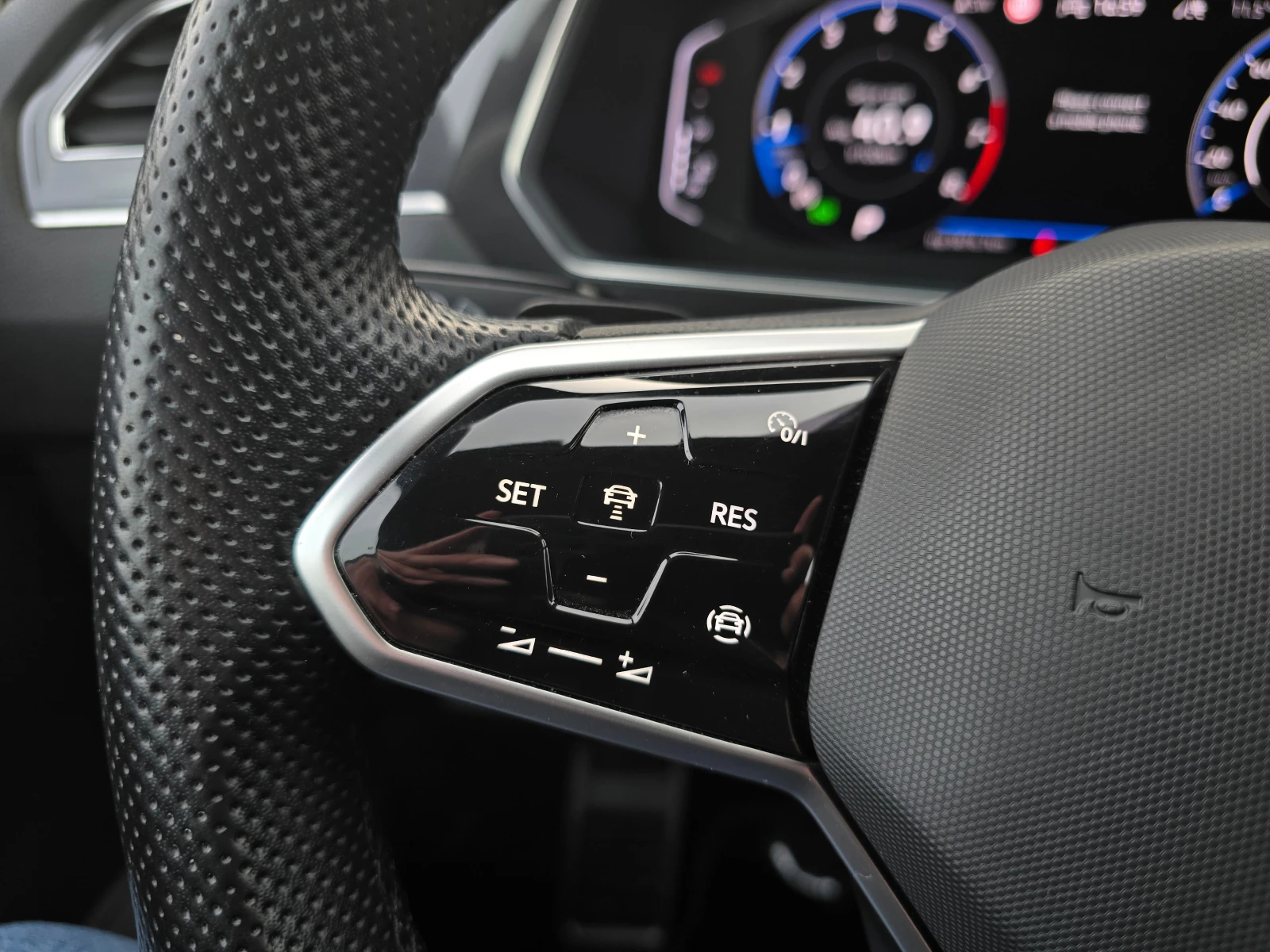 VW Tiguan 2.0 TSI/R-LINE/ALLSPACE/7 места, снимка 15 - Автомобили и джипове - 53736283