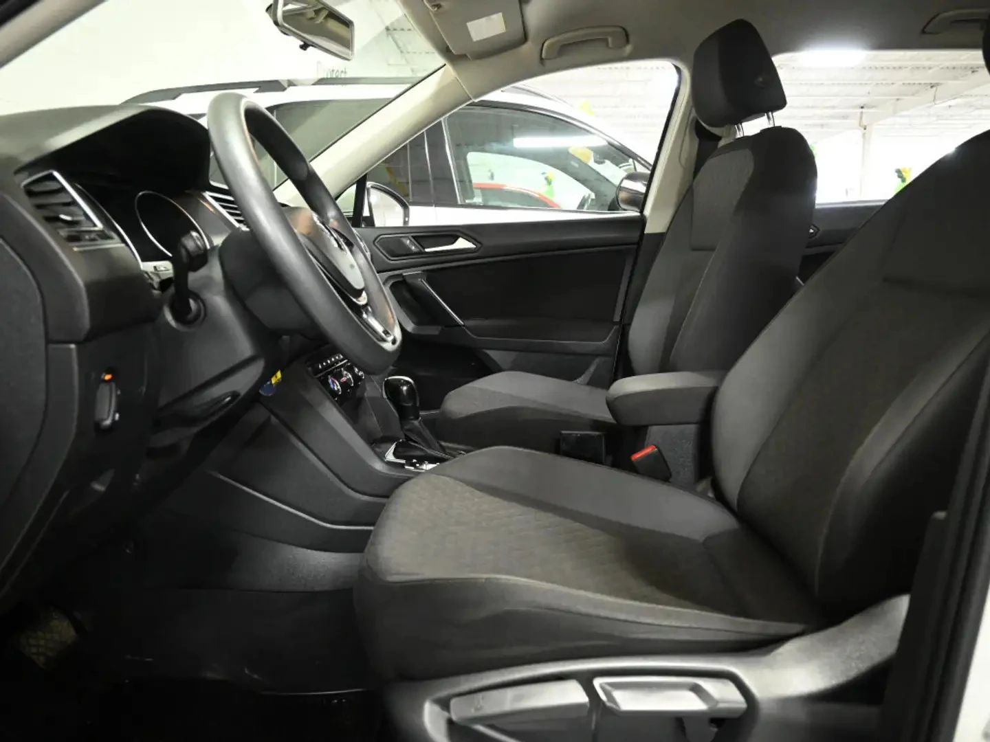 VW Tiguan Без Инцидент * Carplay * Подгрев * , снимка 10 - Автомобили и джипове - 53990827