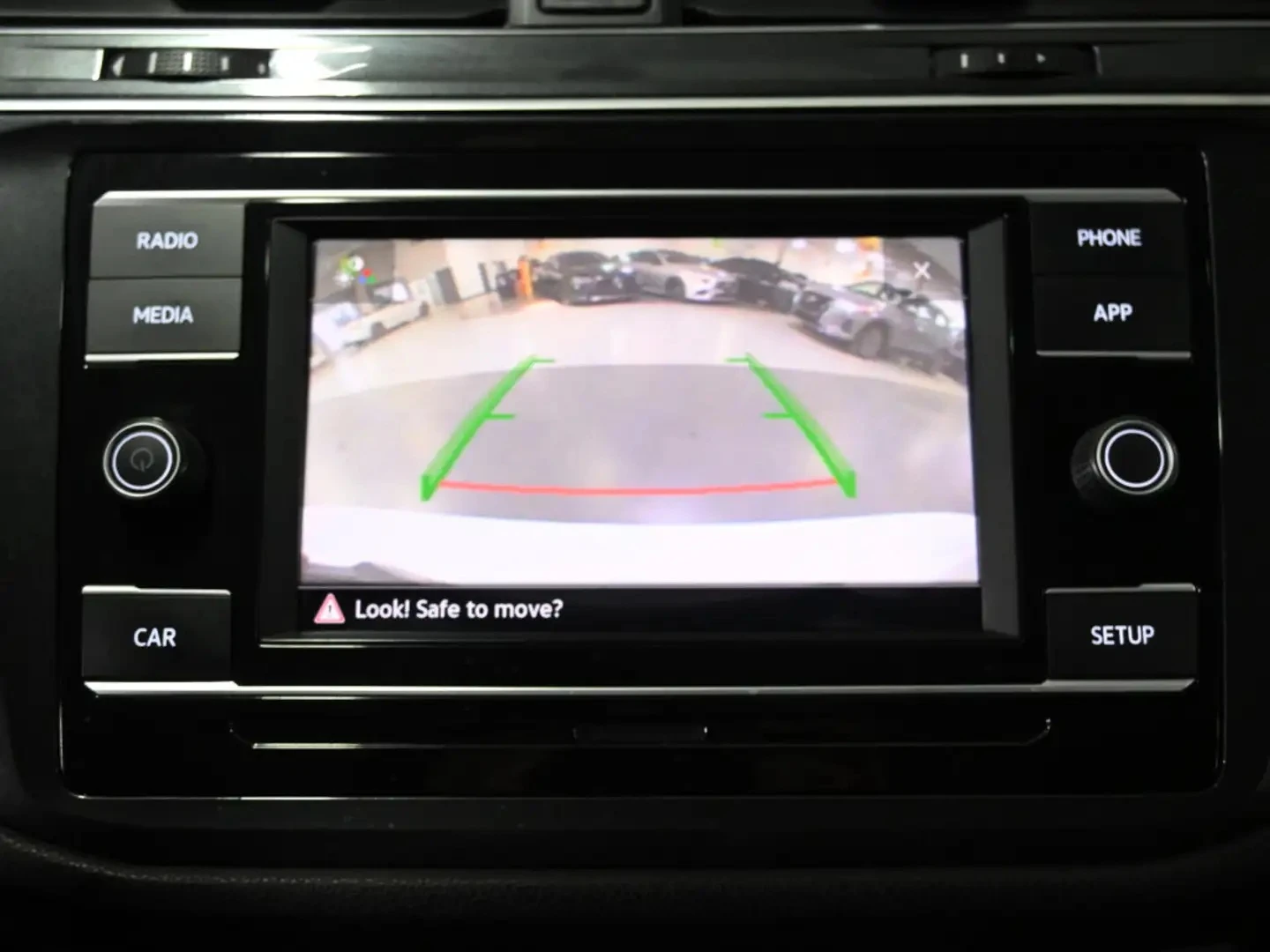 VW Tiguan Без Инцидент * Carplay * Подгрев * , снимка 9 - Автомобили и джипове - 53990827