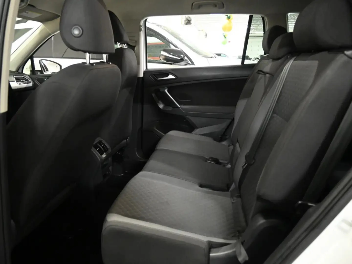 VW Tiguan Без Инцидент * Carplay * Подгрев * , снимка 11 - Автомобили и джипове - 53990827