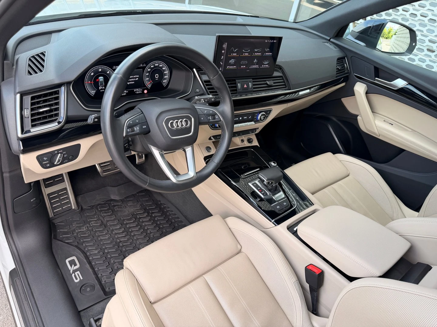Audi Q5, снимка 9 - Автомобили и джипове - 55643352