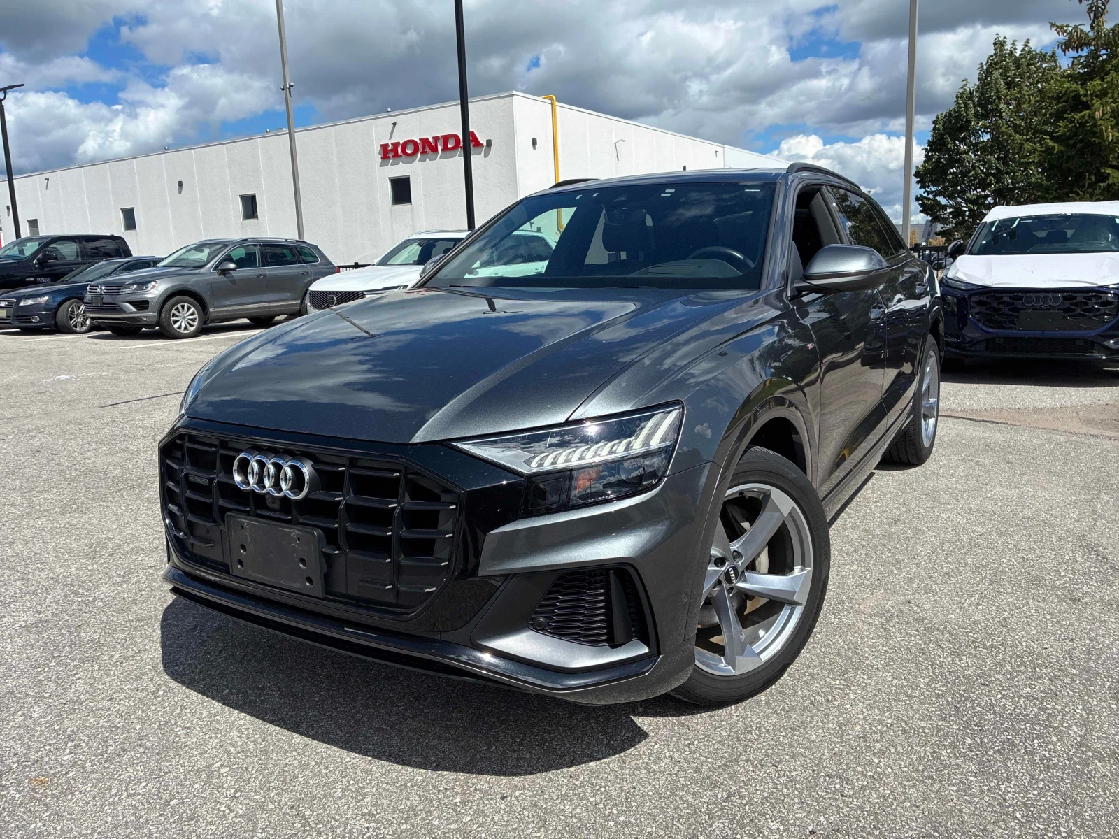 Audi Q8 * Technik S-line* MATRIX* ОБДУХВАНЕ* , снимка 14 - Автомобили и джипове - 55866506