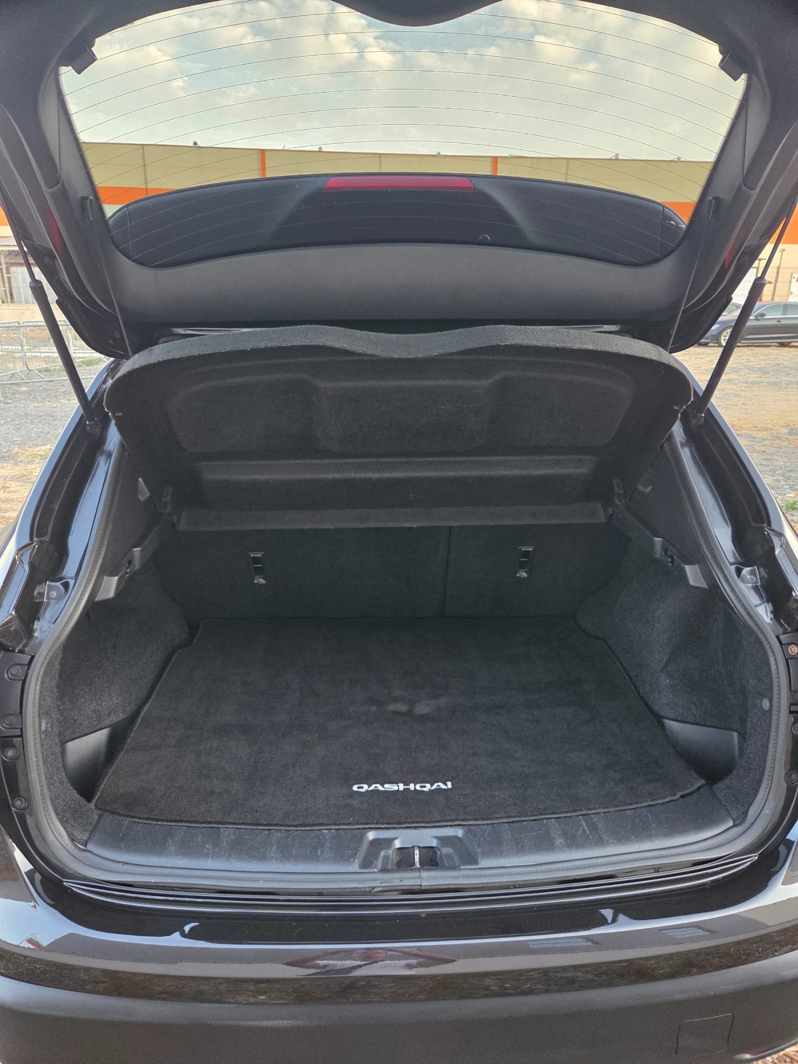 Nissan Qashqai 1.6 БЕНЗИН-УНИКАЛЕН, снимка 17 - Автомобили и джипове - 55943811