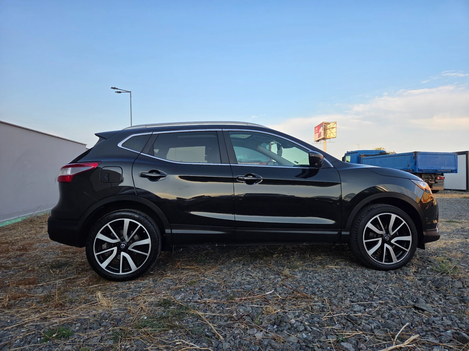 Nissan Qashqai 1.6 БЕНЗИН-УНИКАЛЕН, снимка 7 - Автомобили и джипове - 55943811