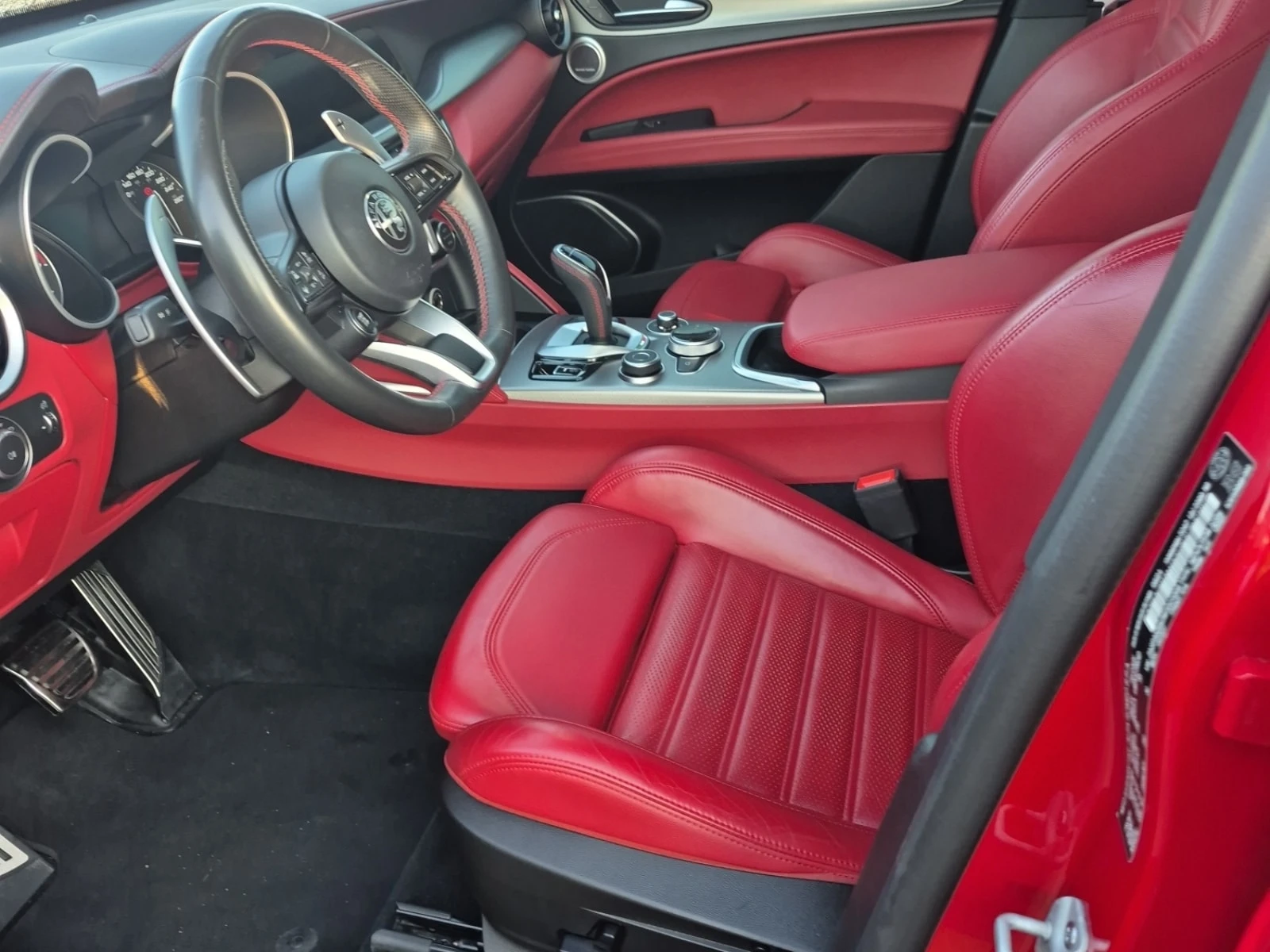 Alfa Romeo Stelvio * TI SPORT * АВТОКРЕДИТ * ГЛАВНО ПРЕДСТАВИТЕЛСТВО, снимка 7 - Автомобили и джипове - 56069053
