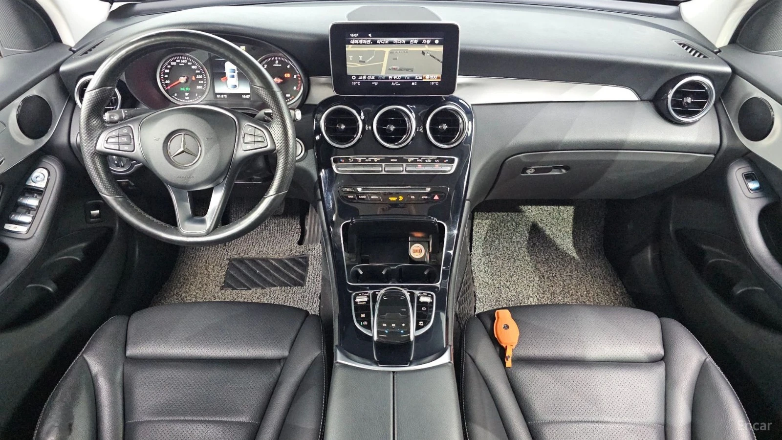 Mercedes-Benz GLC 220 4MATIC AMG PKG| 360| ПАНО| ПОДГРЕВ, снимка 6 - Автомобили и джипове - 56163321