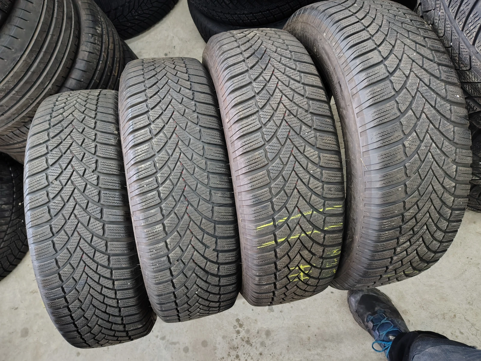 Гуми Зимни 215/70R16, снимка 2 - Гуми и джанти - 54088062