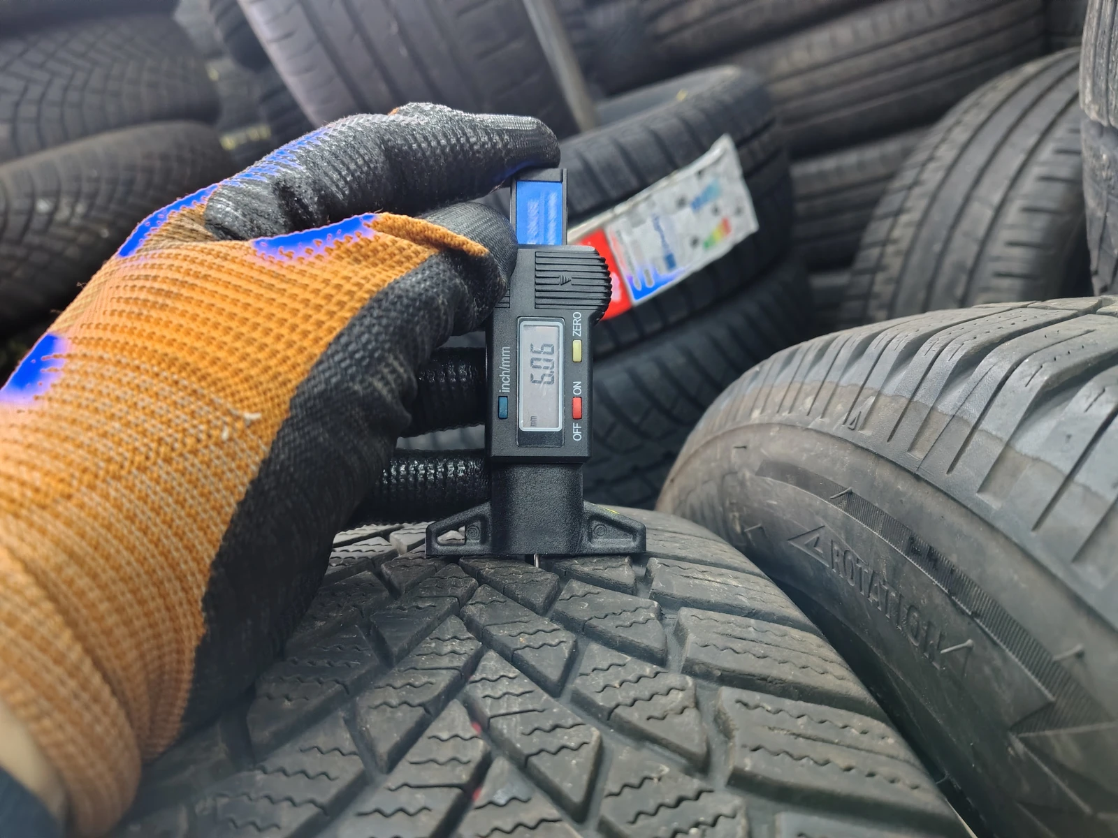 Гуми Зимни 215/70R16, снимка 5 - Гуми и джанти - 54088062