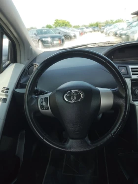 Toyota Yaris 1.0бен. 60коня - 5800 лв. - 40161927 12