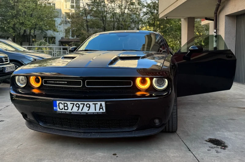 Dodge Challenger, снимка 1 - Автомобили и джипове - 47559978