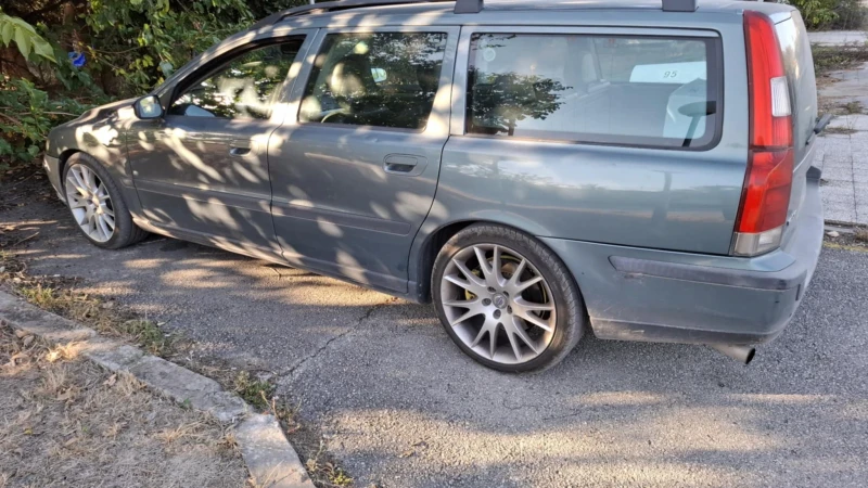 Volvo V70 2.3 T5, снимка 4 - Автомобили и джипове - 48471174