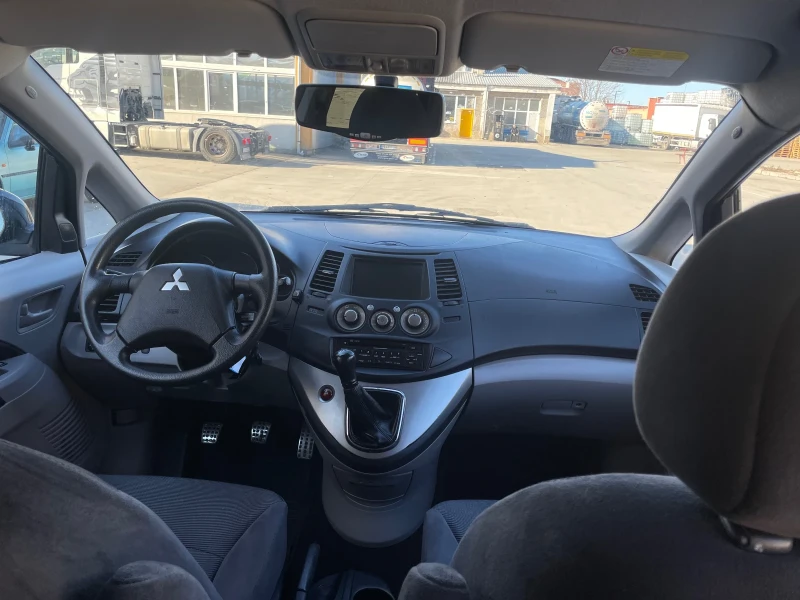 Mitsubishi Grandis 2.4 Бензин, снимка 7 - Автомобили и джипове - 48822143