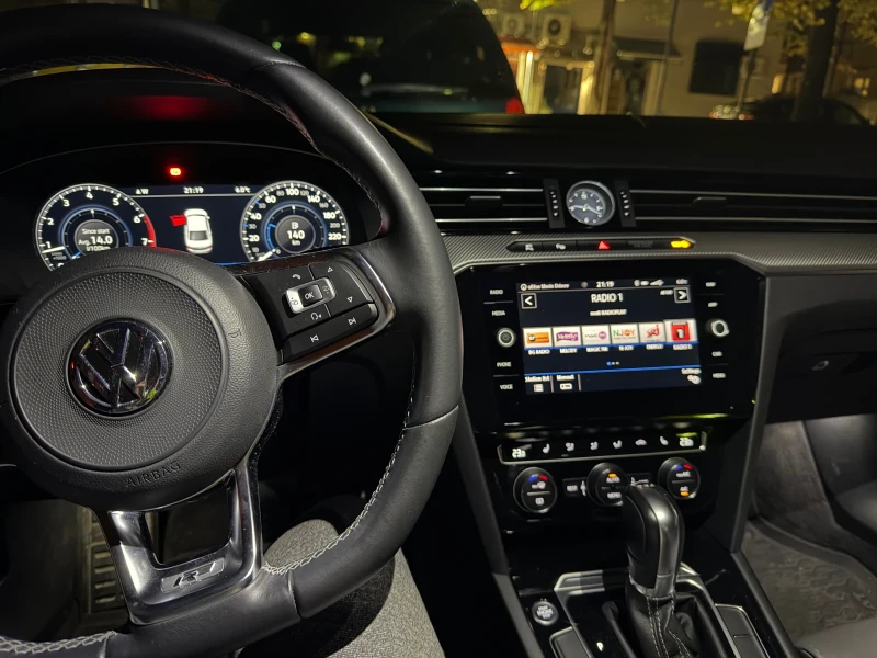 VW Passat R-Line 1.8 TSI + втори комплект лети джанти, снимка 13 - Автомобили и джипове - 52219723