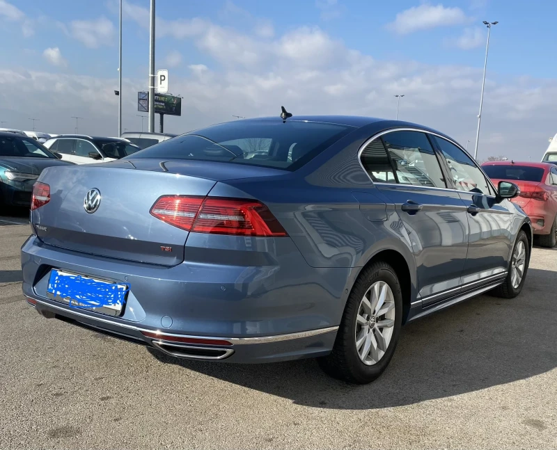 VW Passat R-Line 1.8 TSI + втори комплект лети джанти, снимка 3 - Автомобили и джипове - 52219723