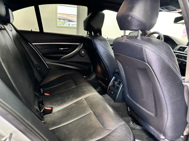 BMW 330 XDRIVE M PACK* HEAD UP* HARMAN* LANE ASSIST* 360, снимка 17 - Автомобили и джипове - 52551914