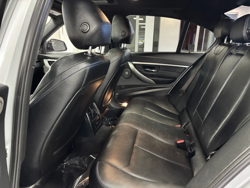 BMW 330 XDRIVE M PACK* HEAD UP* HARMAN* LANE ASSIST* 360, снимка 13 - Автомобили и джипове - 52551914