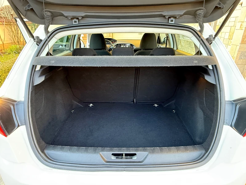 Peugeot 308 1.6 HDI, снимка 16 - Автомобили и джипове - 52979068