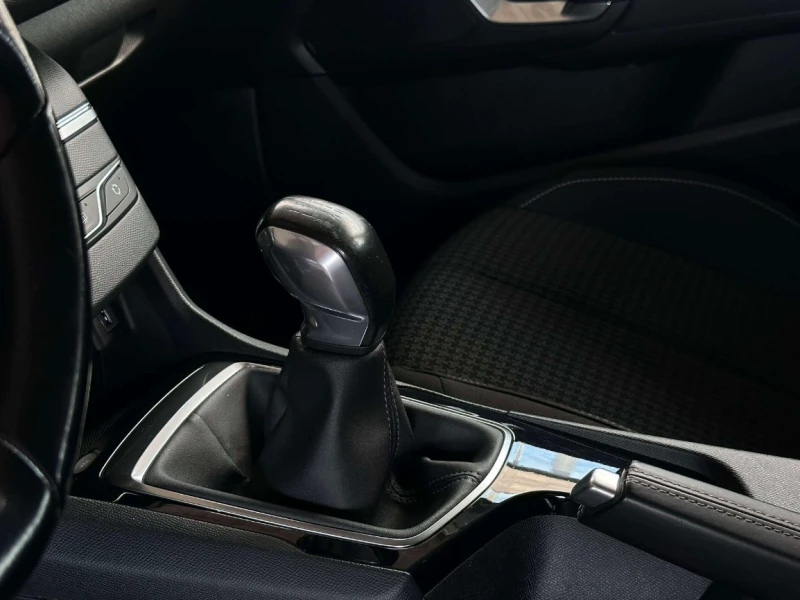 Peugeot 308 1.6 SW BlueHDI, снимка 10 - Автомобили и джипове - 53537429