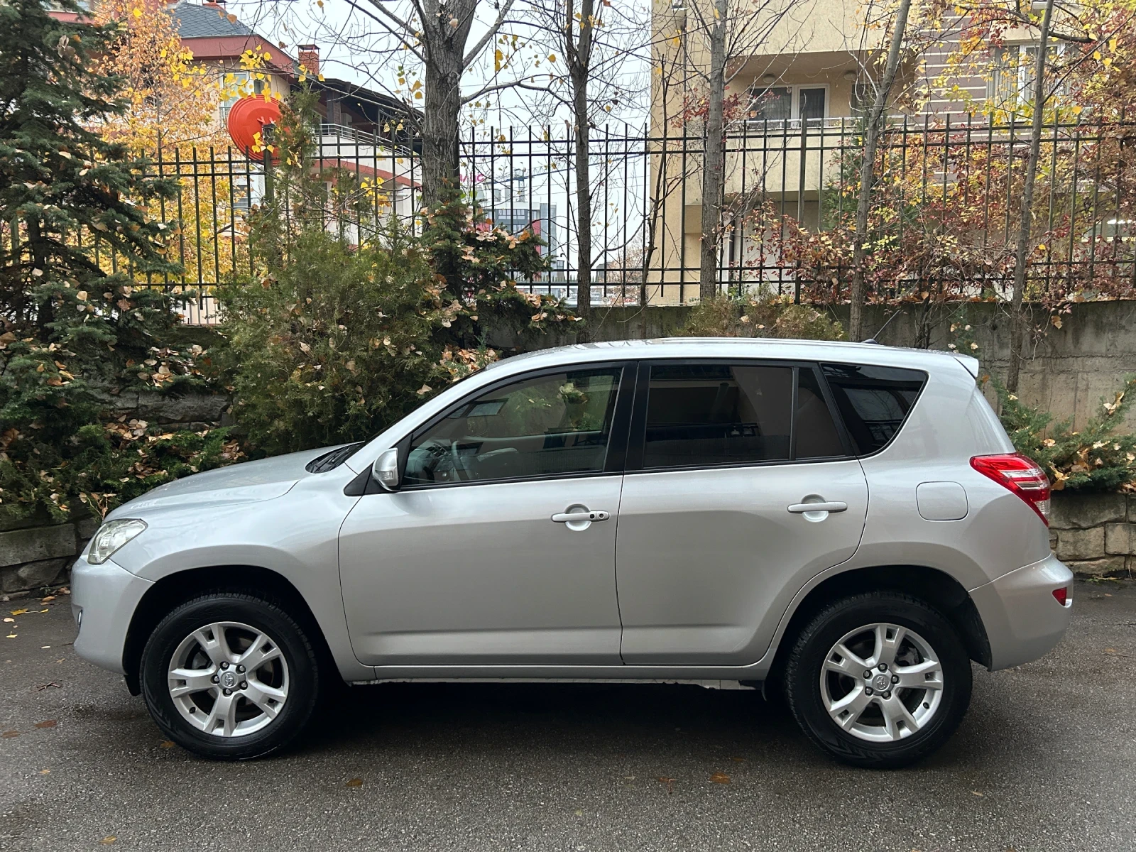 Toyota Rav4 2, 2 D-4D 4X4 - изображение 4