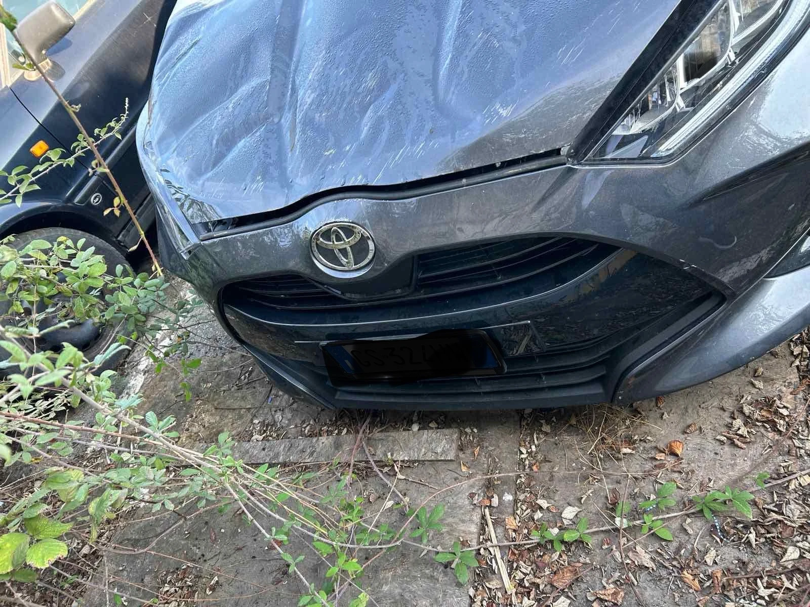 Toyota Yaris 1.5-Хибрид, снимка 2 - Автомобили и джипове - 53945511