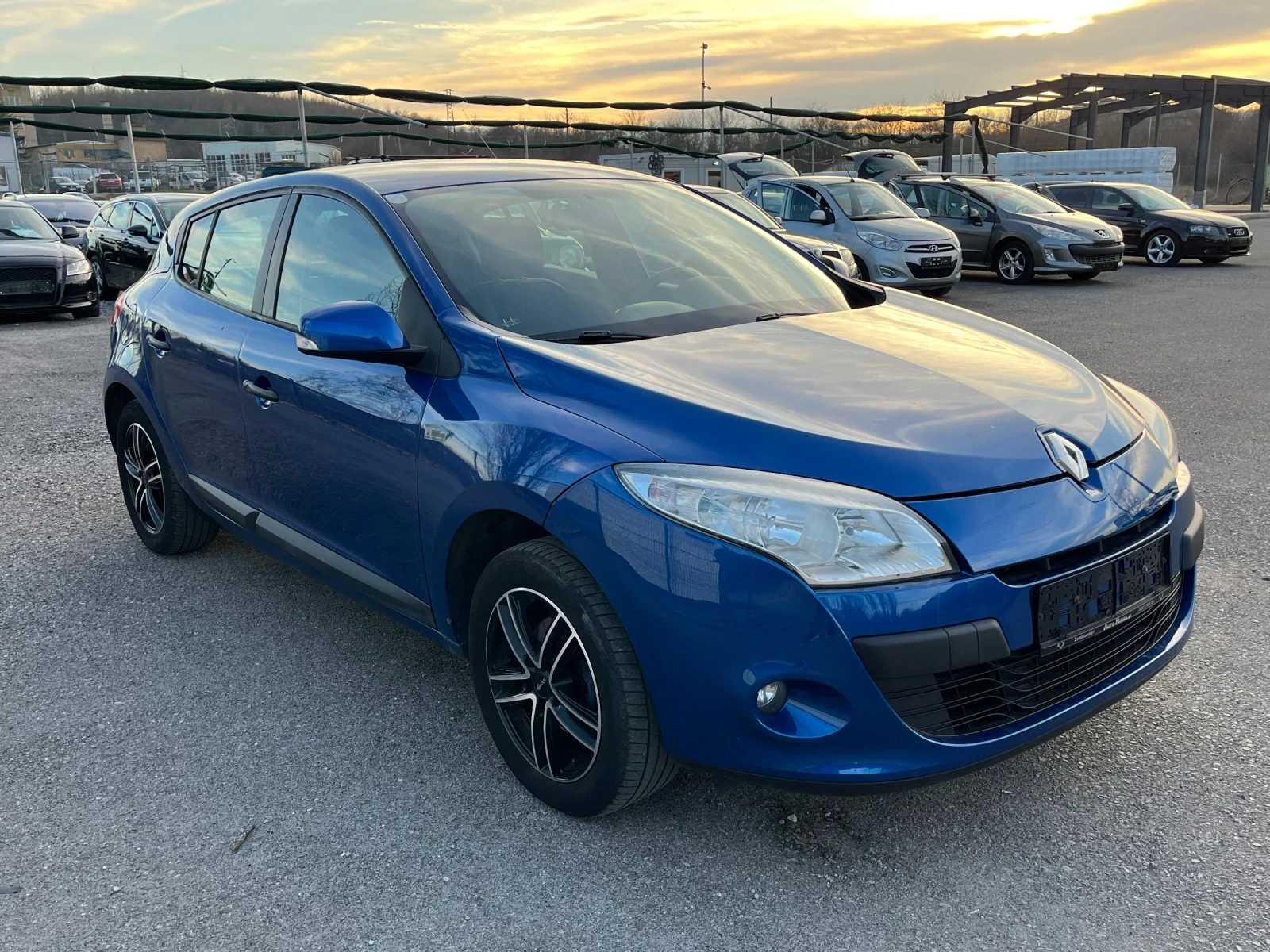 Renault Megane 1.6i 101кс - изображение 7