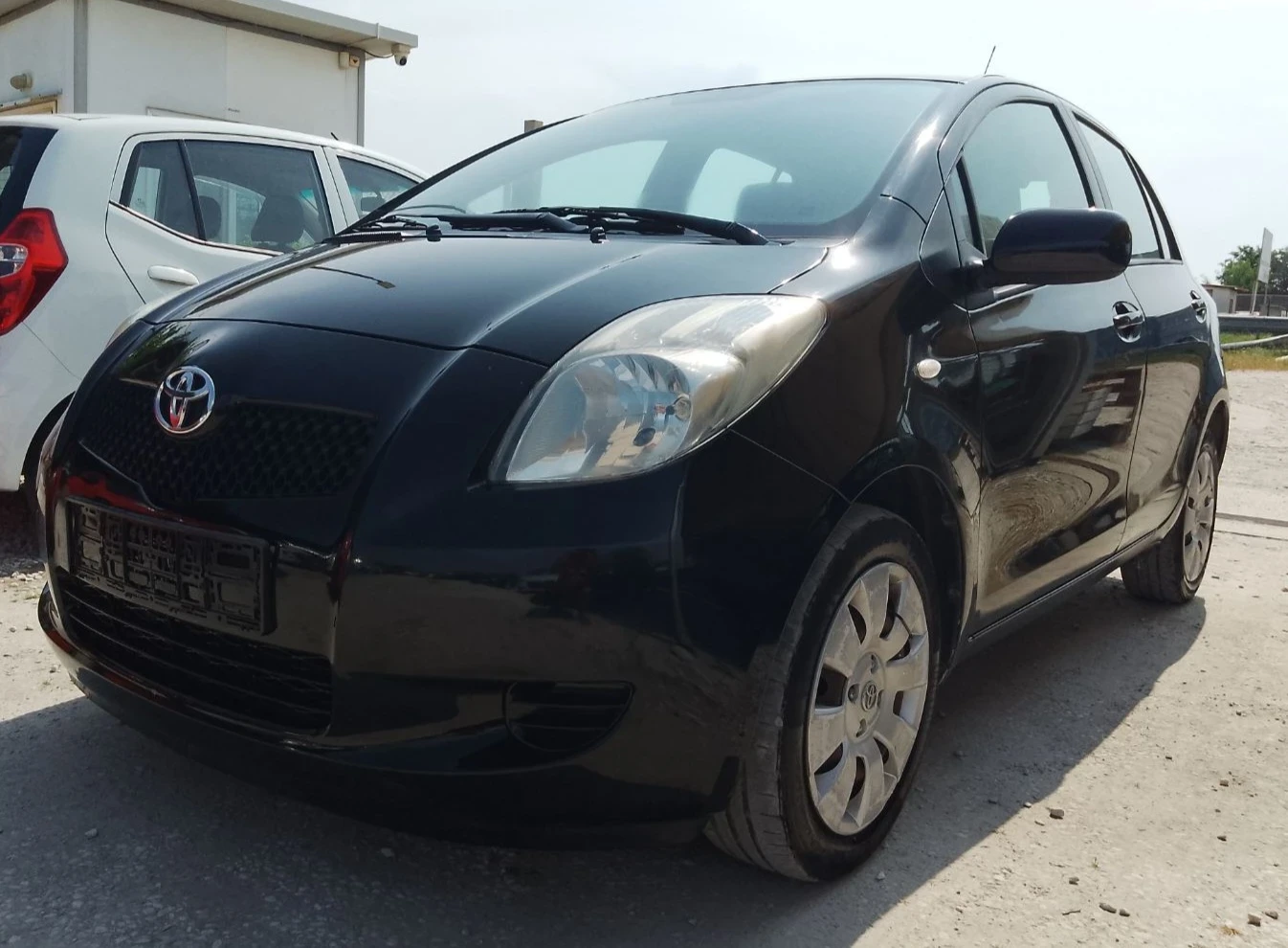 Toyota Yaris 1.0бен. 60коня - изображение 3