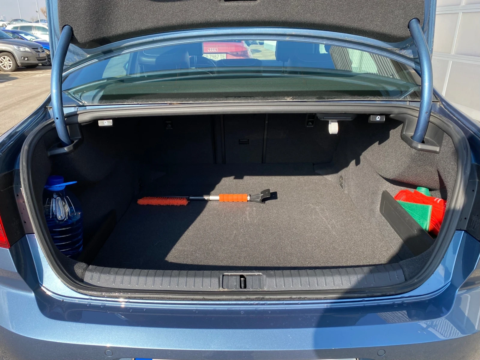 VW Passat R-Line 1.8. TSI + втори комплект лети джанти - изображение 8