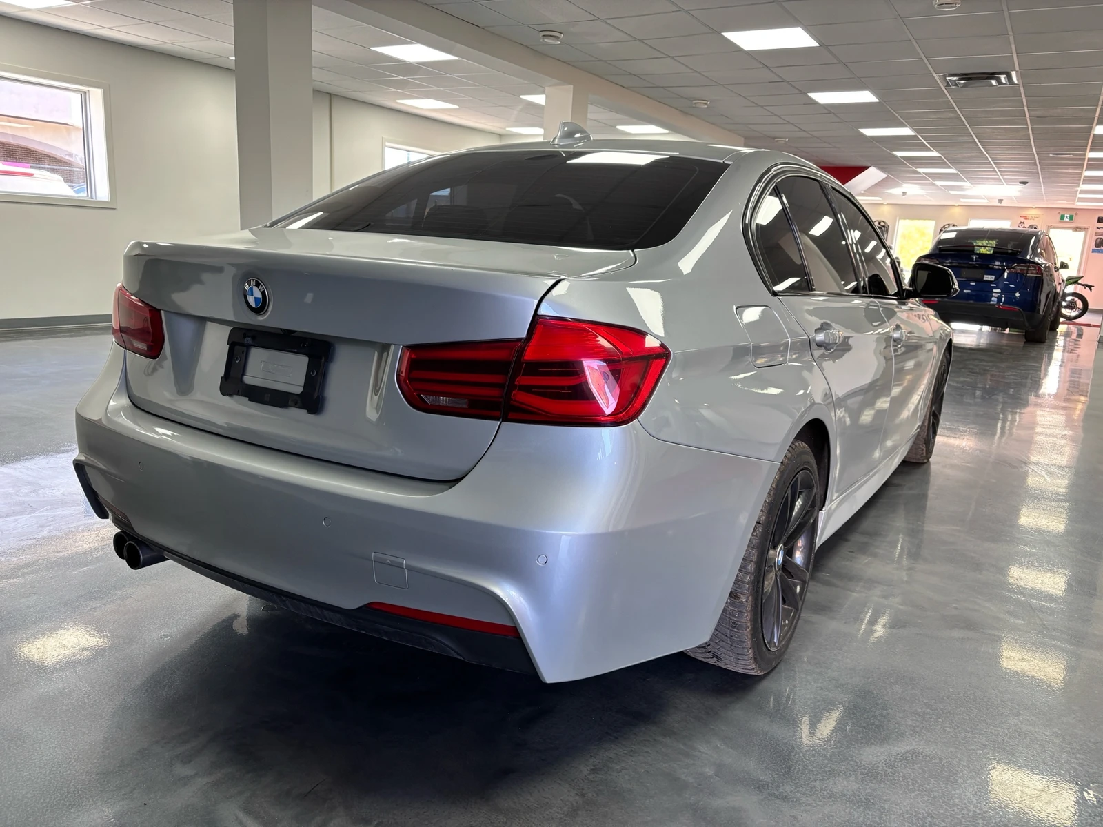 BMW 330 XDRIVE M PACK* HEAD UP* HARMAN* LANE ASSIST* 360 - изображение 4