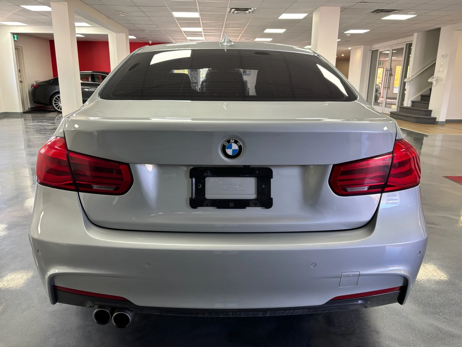 BMW 330 XDRIVE M PACK* HEAD UP* HARMAN* LANE ASSIST* 360 - изображение 5