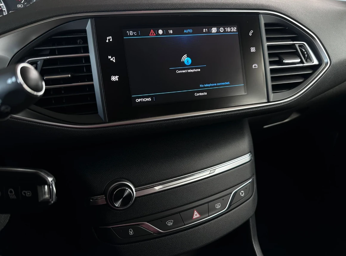 Peugeot 308 1.6 SW BlueHDI, снимка 8 - Автомобили и джипове - 53640262