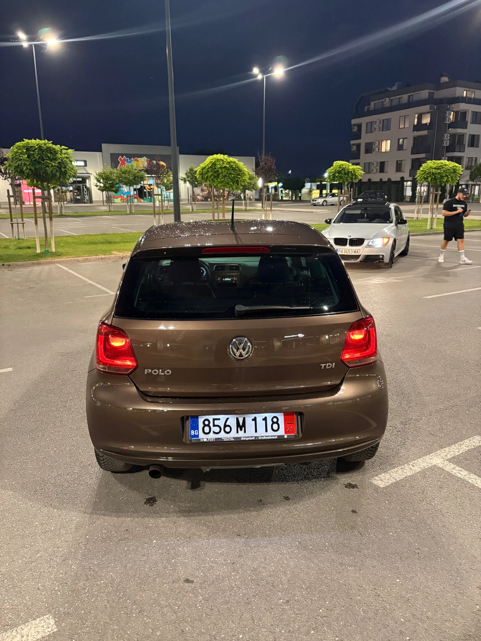 VW Polo STYLE 1 собственик 4 нови дюзи 1.6TD?, снимка 3 - Автомобили и джипове - 55017970