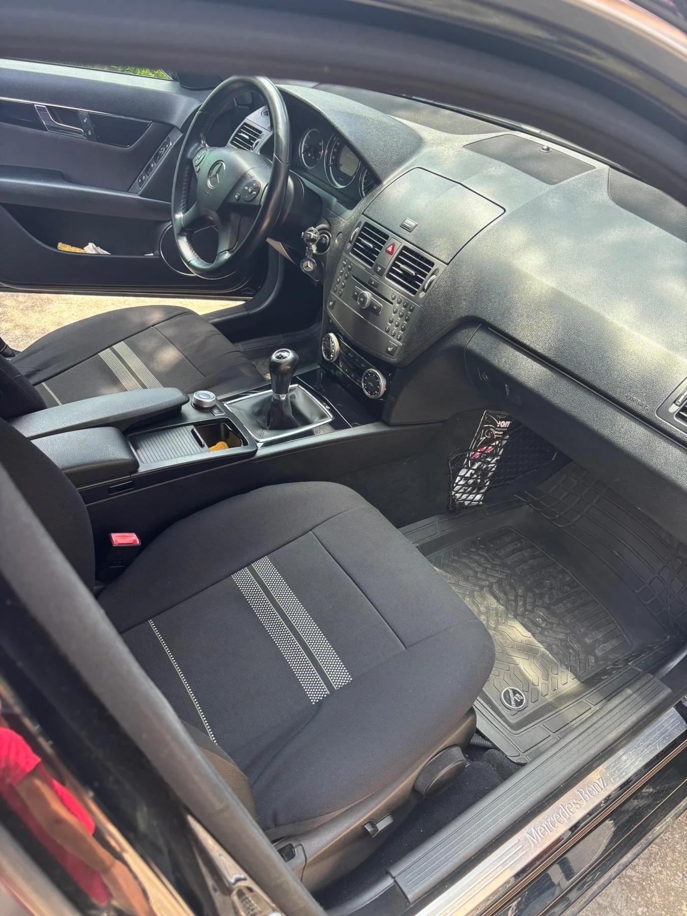 Mercedes-Benz C 180, снимка 8 - Автомобили и джипове - 55185586