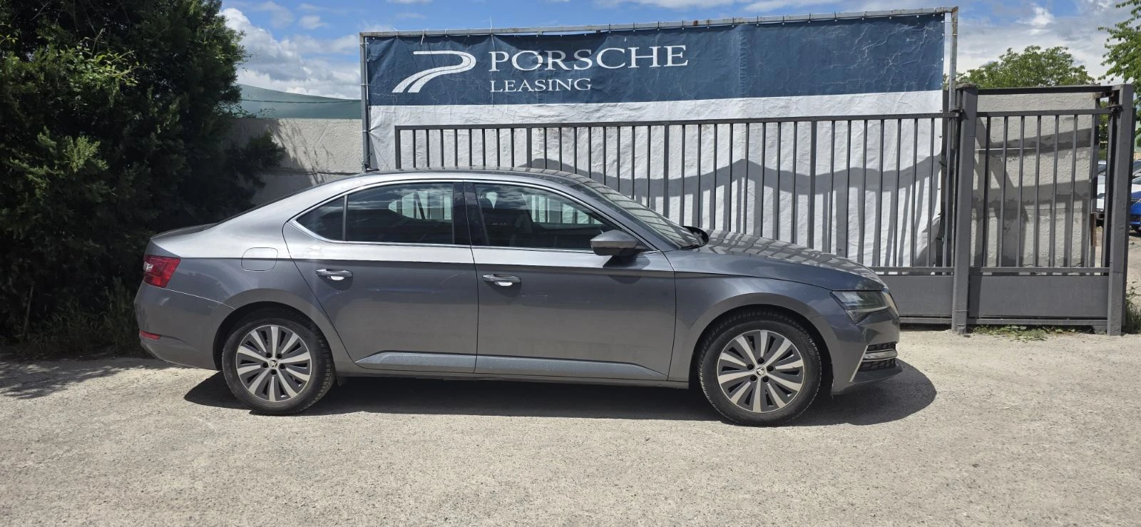 Skoda Superb Ambition P-HEV DSG 1.4TSI 160 kW, 218 к.с., снимка 9 - Автомобили и джипове - 55199564